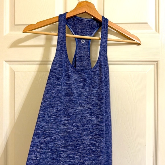 Lulu lemon tank in prestigious condition. Only worn twice. Size 10. - Picture 2 of 4